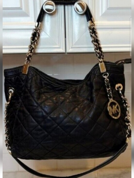 Michael Kors Handbags - 💥Sale💥Michael Kors Quilted Susannah Medium Leather Shoulder Tote